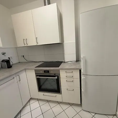 1 In Location-carnation Apartment